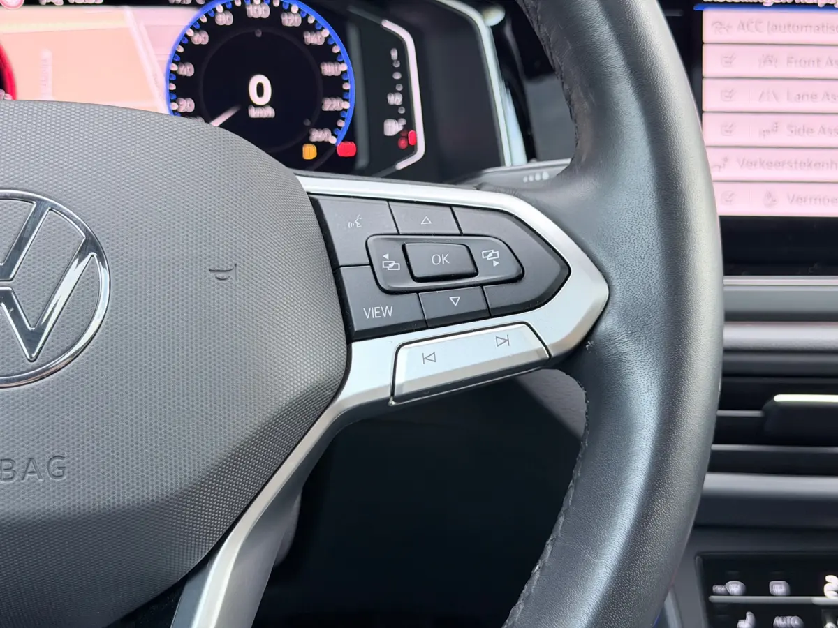 1.0 TSI R-Line Pano/Keyless/IQ.Light