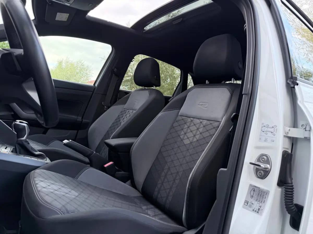 1.0 TSI R-Line Pano/Keyless/IQ.Light
