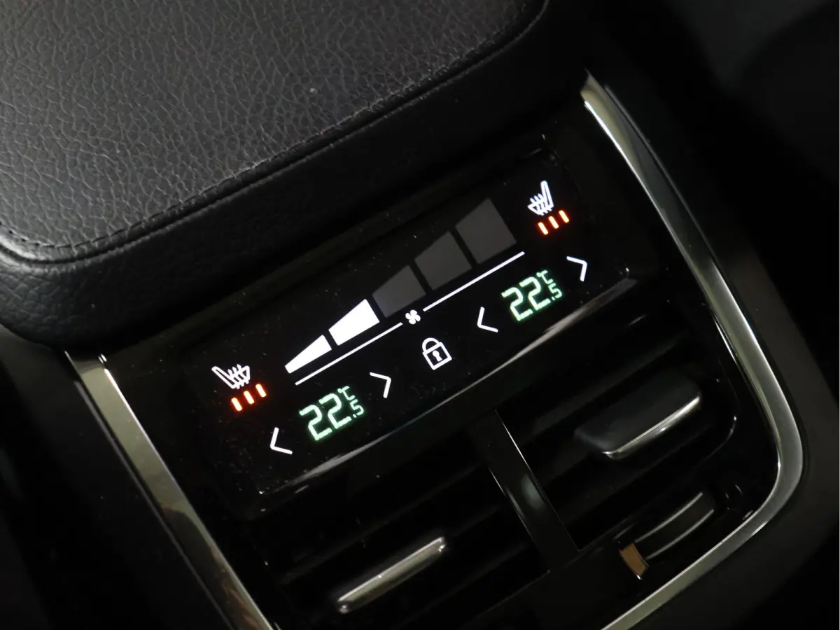 2.0 T8 Recharge AWD Inscription Expression [SCHUIFKANTELDAK, HARMAN/KARDON, ADAPTIVE CRUISE, APPLE CARPLAY, ANDROID, 7-PERSOONS, VOL LEDER, STOELVERWARMING, STUURVERWARMING, 360º CAMERA, KE