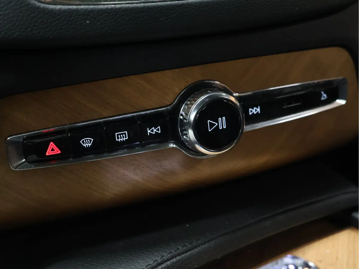 2.0 T8 Recharge AWD Inscription Expression [SCHUIFKANTELDAK, HARMAN/KARDON, ADAPTIVE CRUISE, APPLE CARPLAY, ANDROID, 7-PERSOONS, VOL LEDER, STOELVERWARMING, STUURVERWARMING, 360º CAMERA, KE