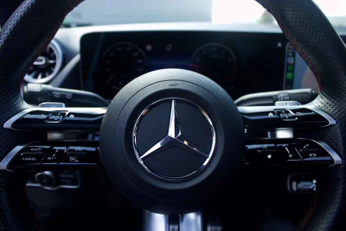 Mercedes-Benz GLA 180 AMG | Pano - Keyless - Camera - Sfeer