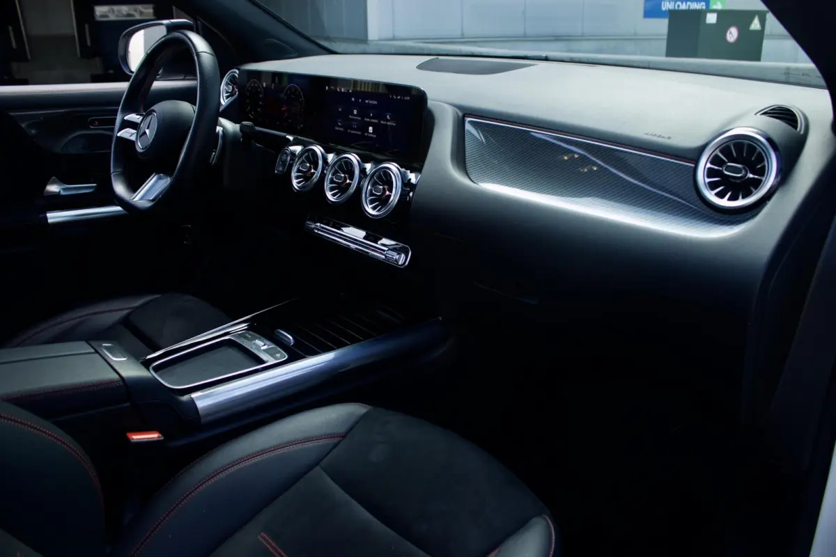 Mercedes-Benz GLA 180 AMG | Pano - Keyless - Camera - Sfeer