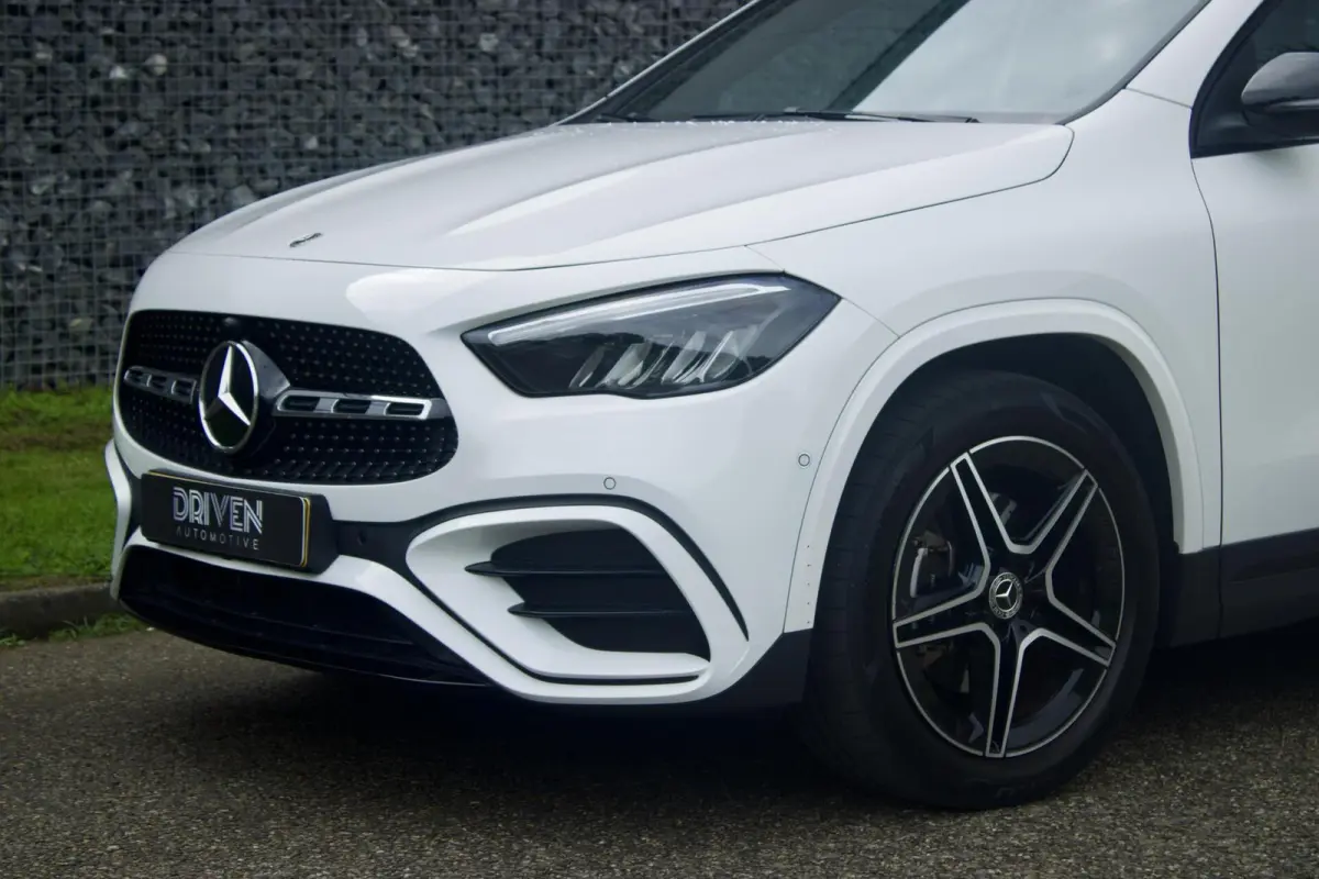Mercedes-Benz GLA 180 AMG | Pano - Keyless - Camera - Sfeer
