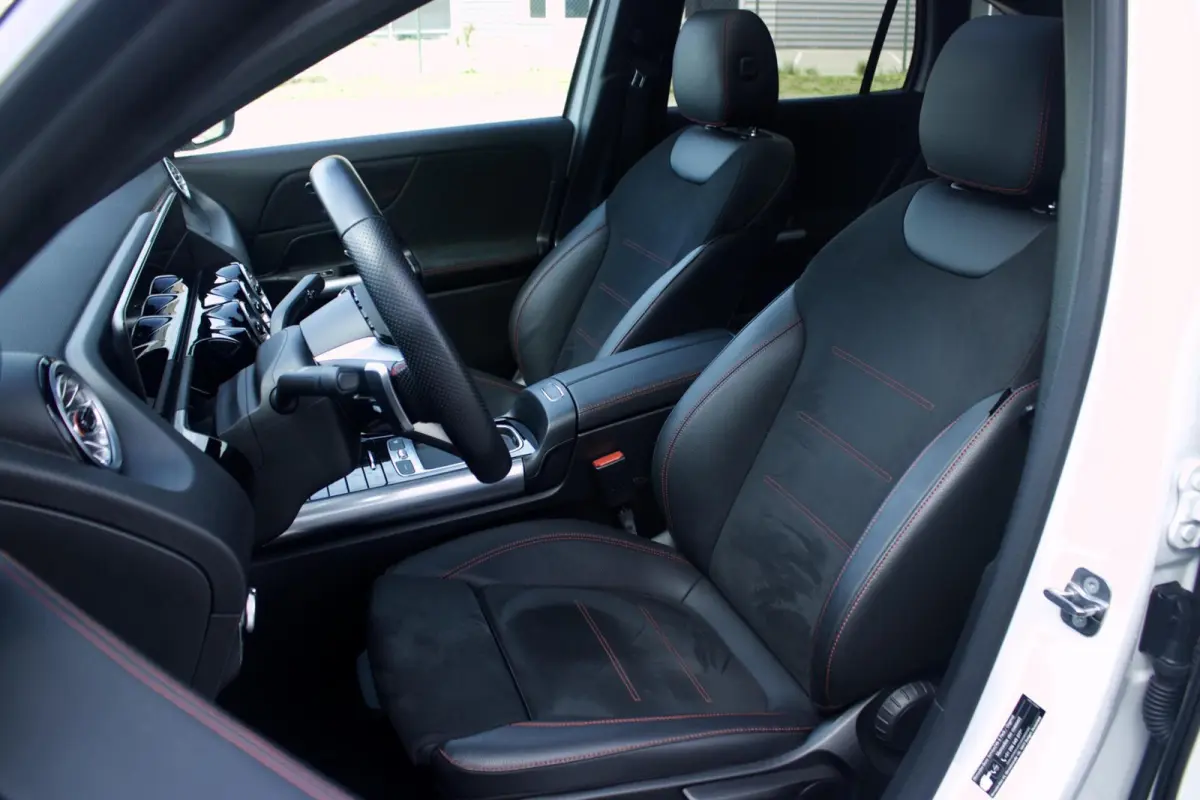 Mercedes-Benz GLA 180 AMG | Pano - Keyless - Camera - Sfeer
