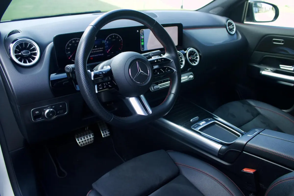 Mercedes-Benz GLA 180 AMG | Pano - Keyless - Camera - Sfeer
