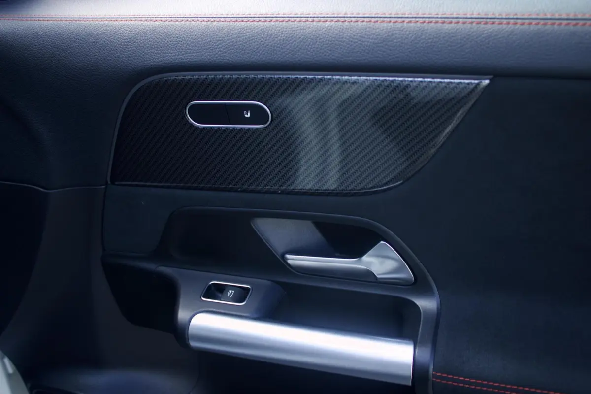 Mercedes-Benz GLA 180 AMG | Pano - Keyless - Camera - Sfeer