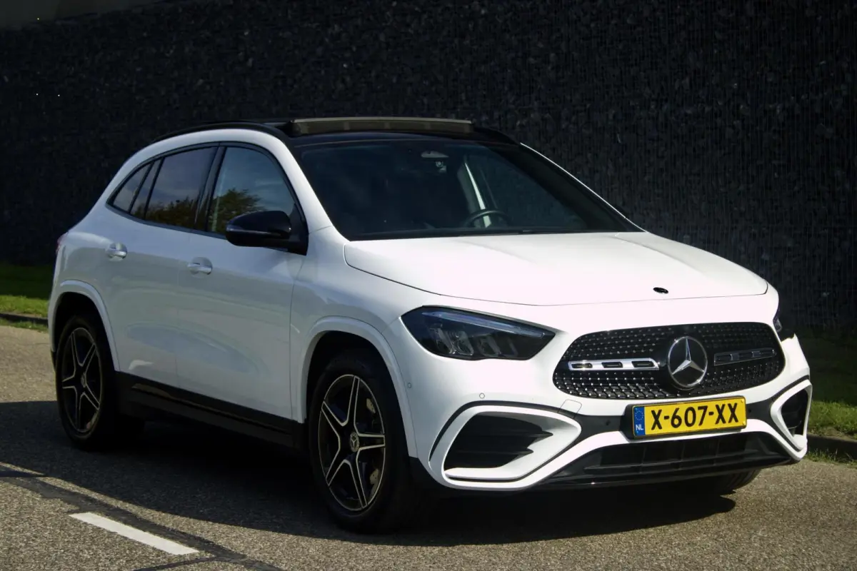 Mercedes-Benz GLA 180 AMG | Pano - Keyless - Camera - Sfeer