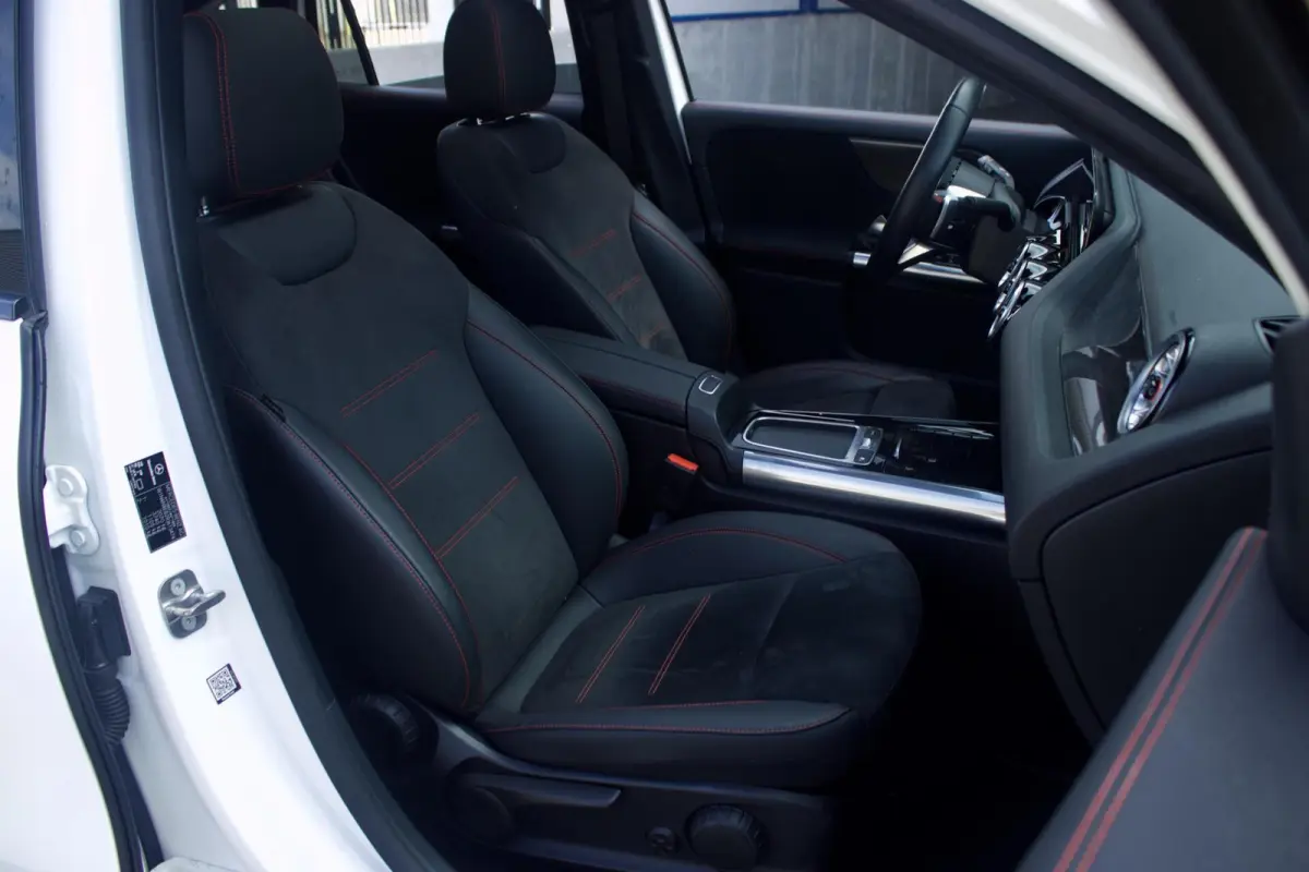 Mercedes-Benz GLA 180 AMG | Pano - Keyless - Camera - Sfeer