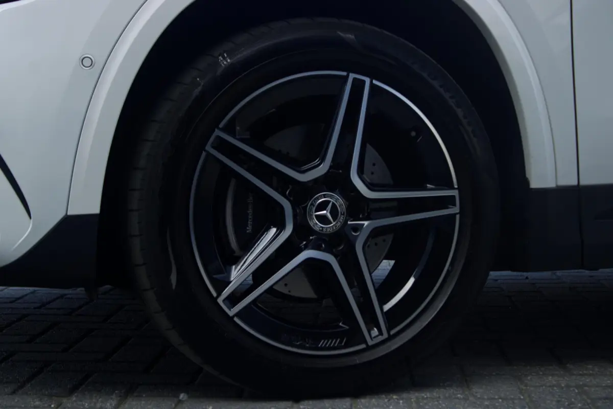 Mercedes-Benz GLA 180 AMG | Pano - Keyless - Camera - Sfeer