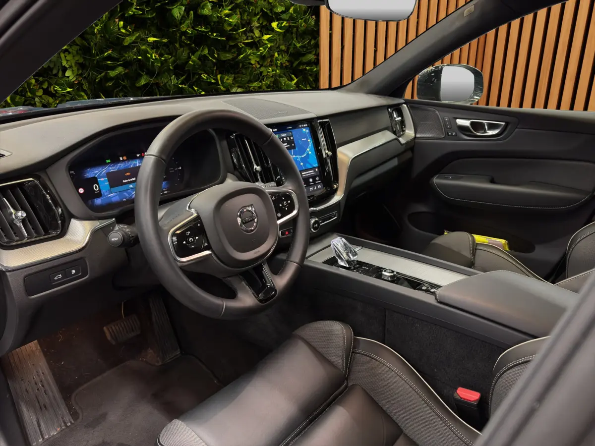 2.0 T6 Plug-in hybrid AWD Plus Dark