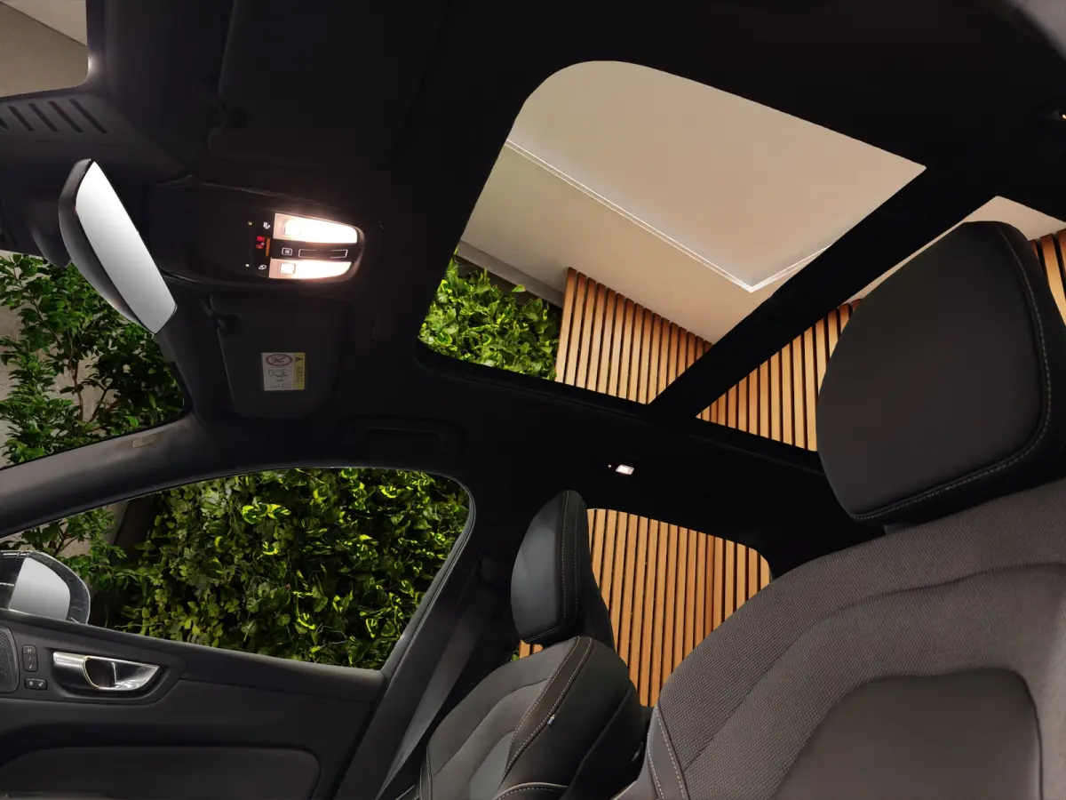 2.0 T6 Plug-in hybrid AWD Plus Dark