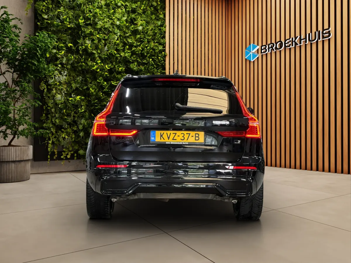 2.0 T6 Plug-in hybrid AWD Plus Dark
