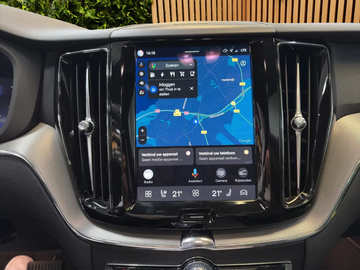 2.0 T6 Plug-in hybrid AWD Plus Dark