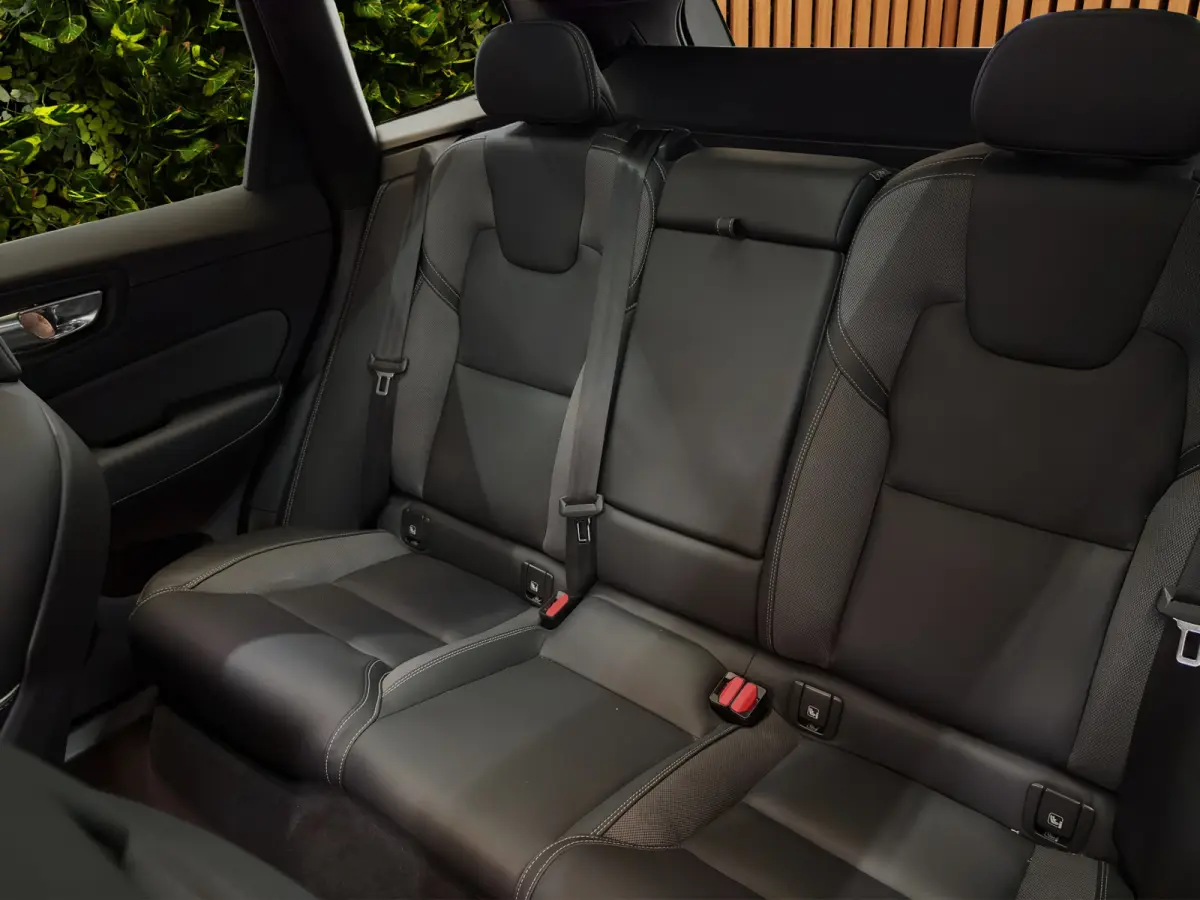 2.0 T6 Plug-in hybrid AWD Plus Dark