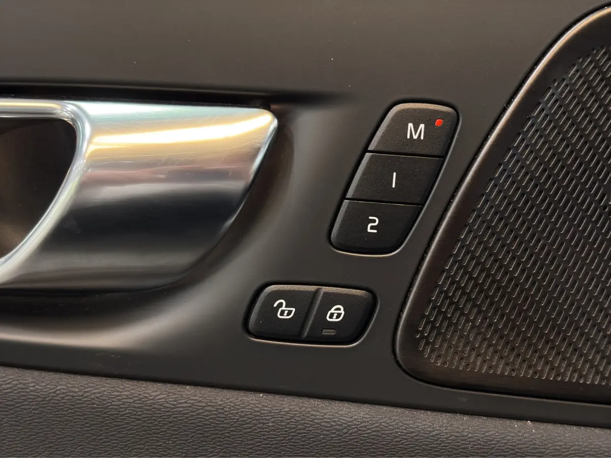 2.0 T6 Plug-in hybrid AWD Plus Dark