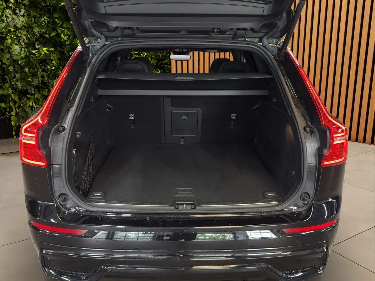 2.0 T6 Plug-in hybrid AWD Plus Dark