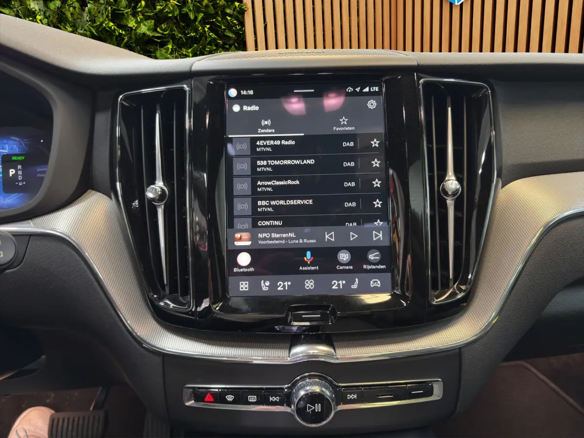 2.0 T6 Plug-in hybrid AWD Plus Dark
