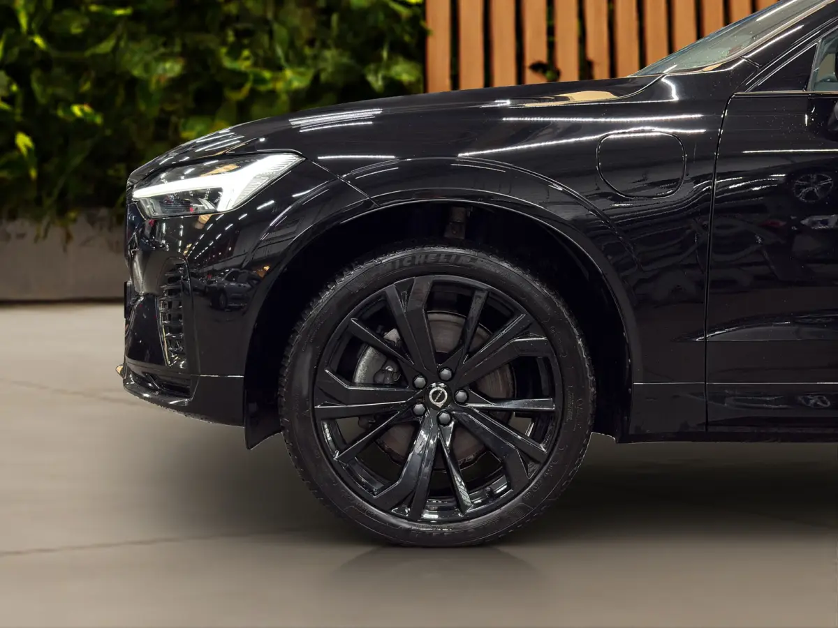 2.0 T6 Plug-in hybrid AWD Plus Dark