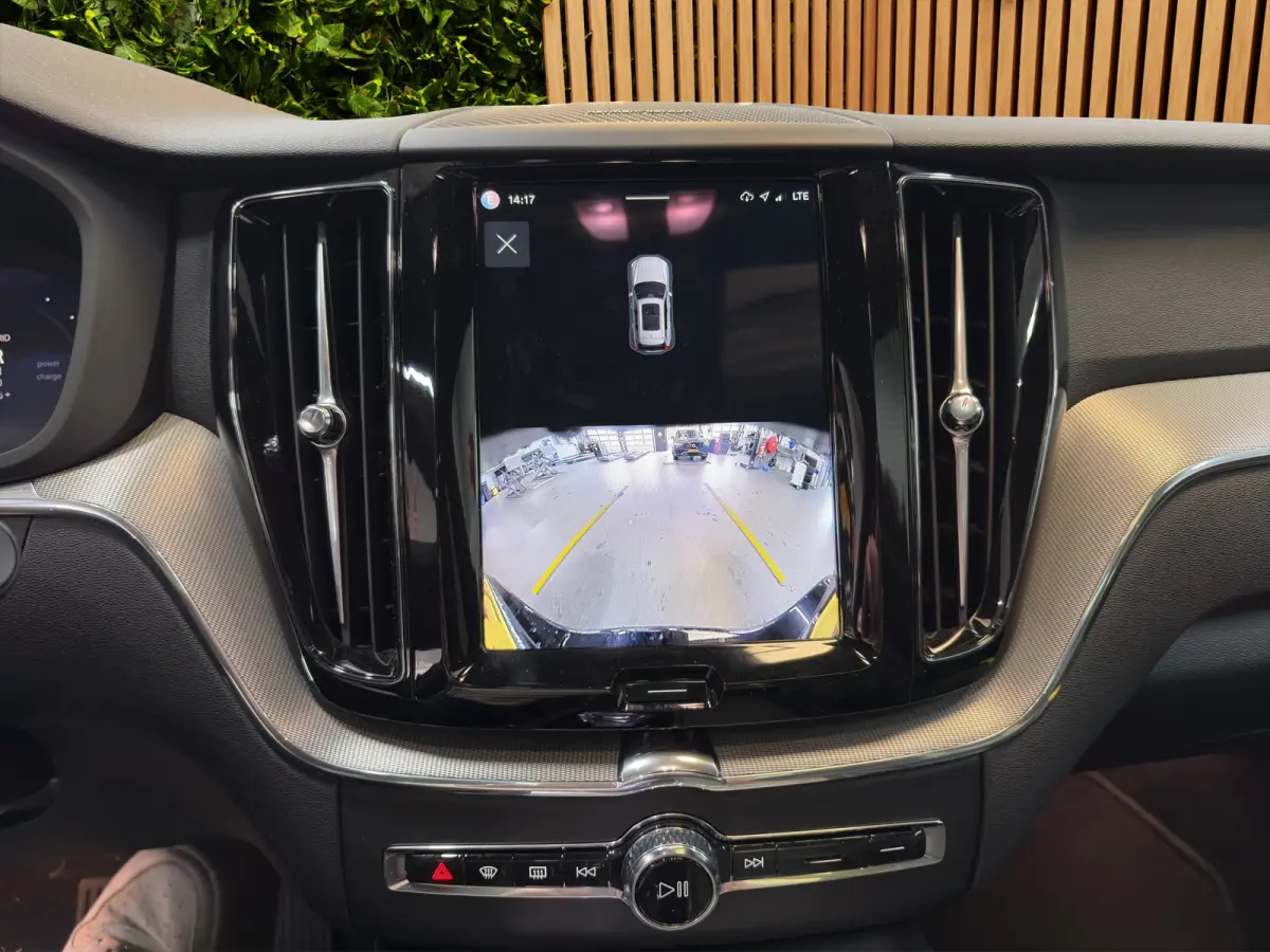 2.0 T6 Plug-in hybrid AWD Plus Dark