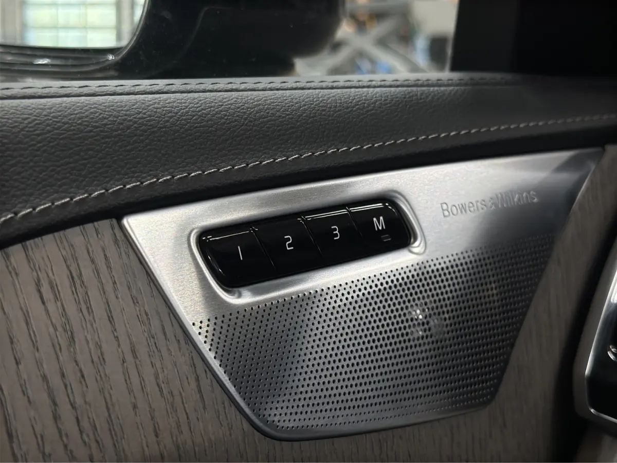 2.0 T8 Plug-in hybrid AWD Ultra Dark Luchtvering | Stoelmassage | Bliss | Bowers&Wilkins | Trekhaak | Blackpack|