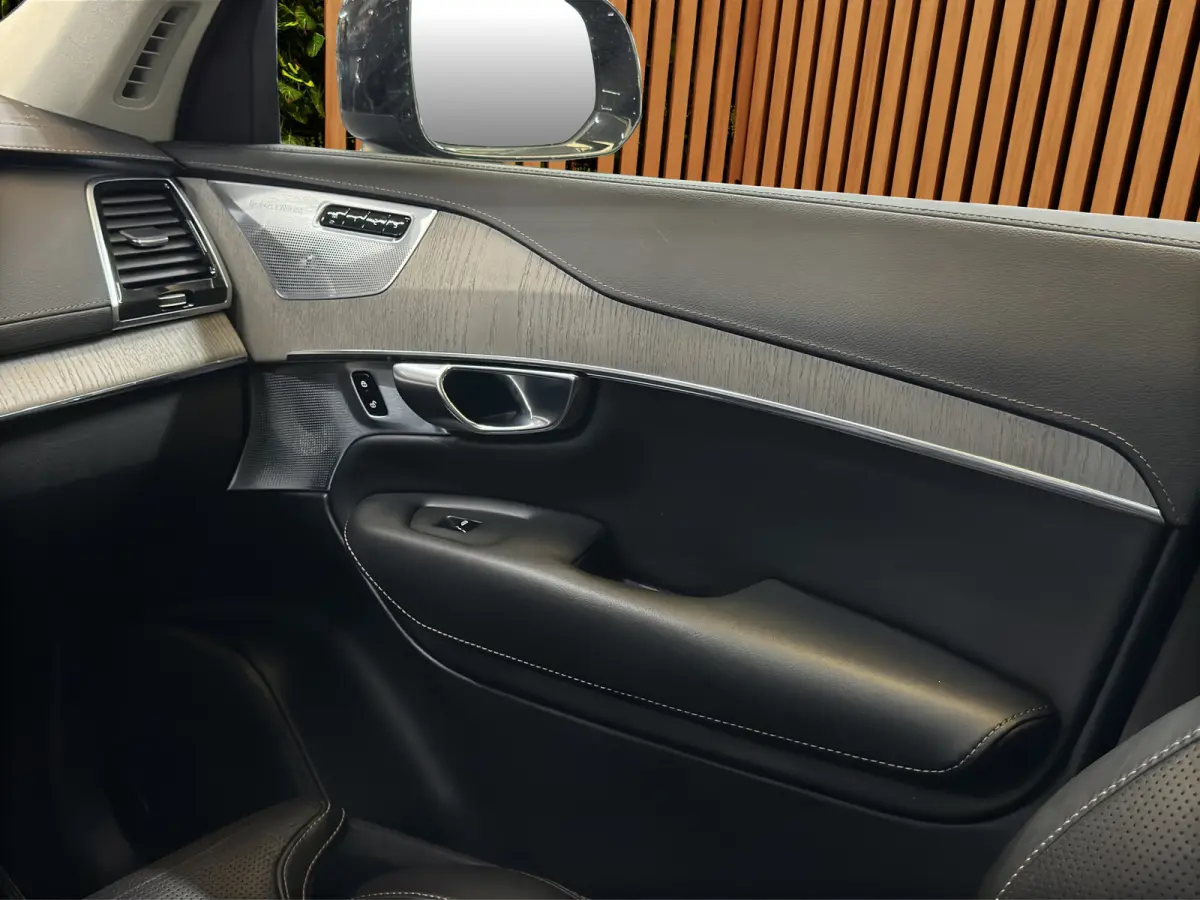 2.0 T8 Plug-in hybrid AWD Ultra Dark Luchtvering | Stoelmassage | Bliss | Bowers&Wilkins | Trekhaak | Blackpack|