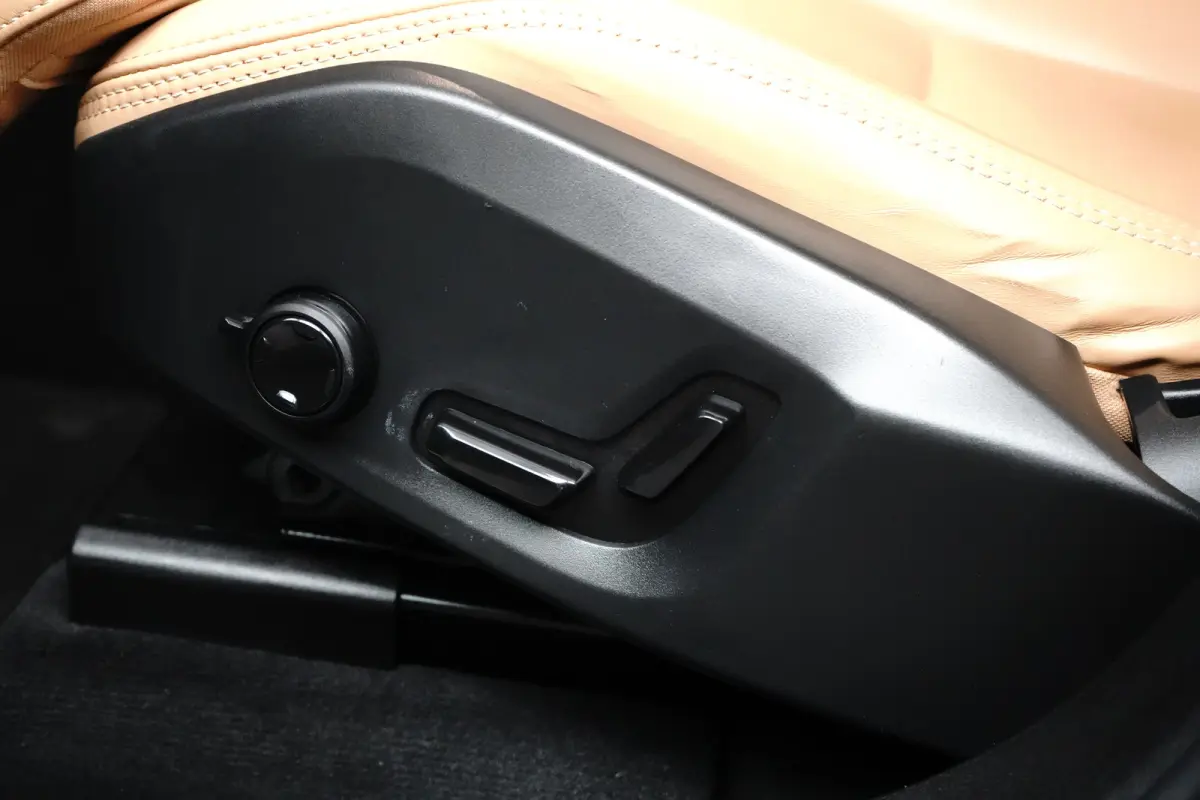 2.0 T6 Plus-in Hyrbid AWD Plus Dark Stoelventilatie/verwarming | Bliss |Trekhaak | 360cam |