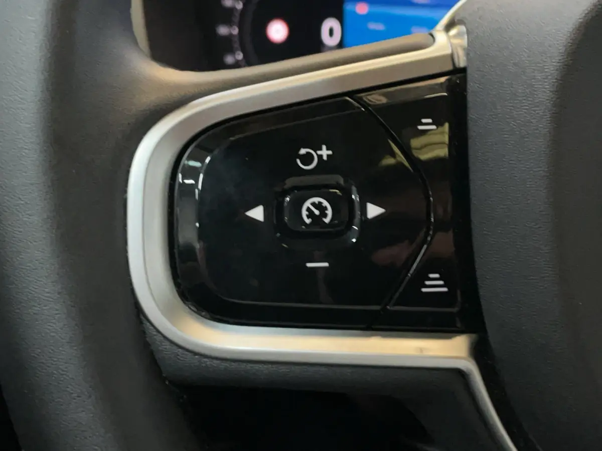 2.0 T8 Plug-in hybrid AWD Ultra Bright