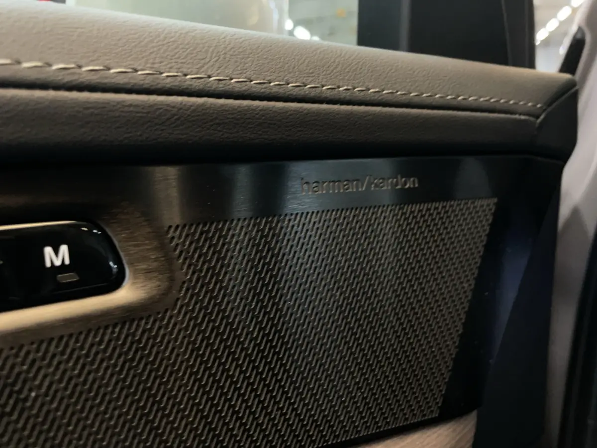 2.0 T8 Plug-in hybrid AWD Ultra Bright