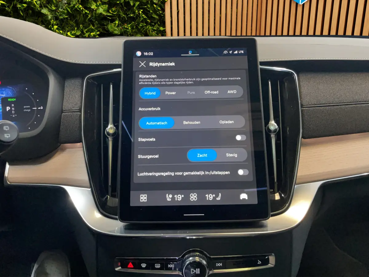 2.0 T8 Plug-in hybrid AWD Ultra Bright Luchtvering|  Panoramadak | Harman&Kardon | Trekhaak |