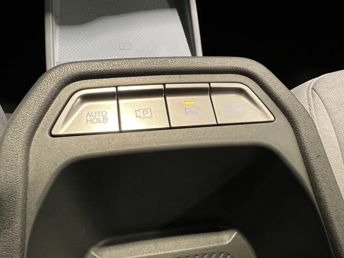 Air 81.4 kWh | Navigatie/Android/Apple Carplay | LM Velgen 17" | Cruise Control Adaptief | Achteruitrijcamera | Airco |