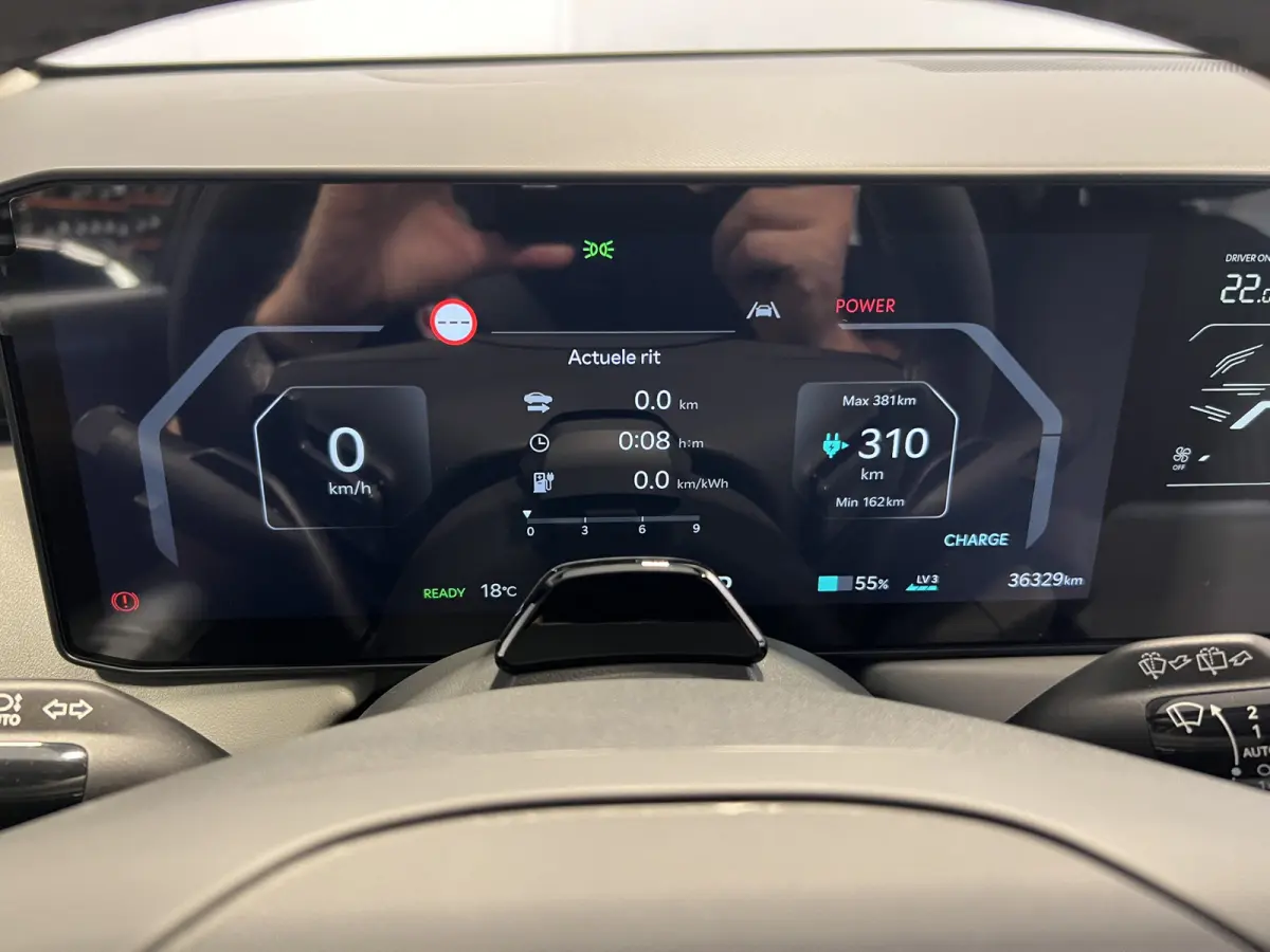 Air 81.4 kWh | Navigatie/Android/Apple Carplay | LM Velgen 17" | Cruise Control Adaptief | Achteruitrijcamera | Airco |