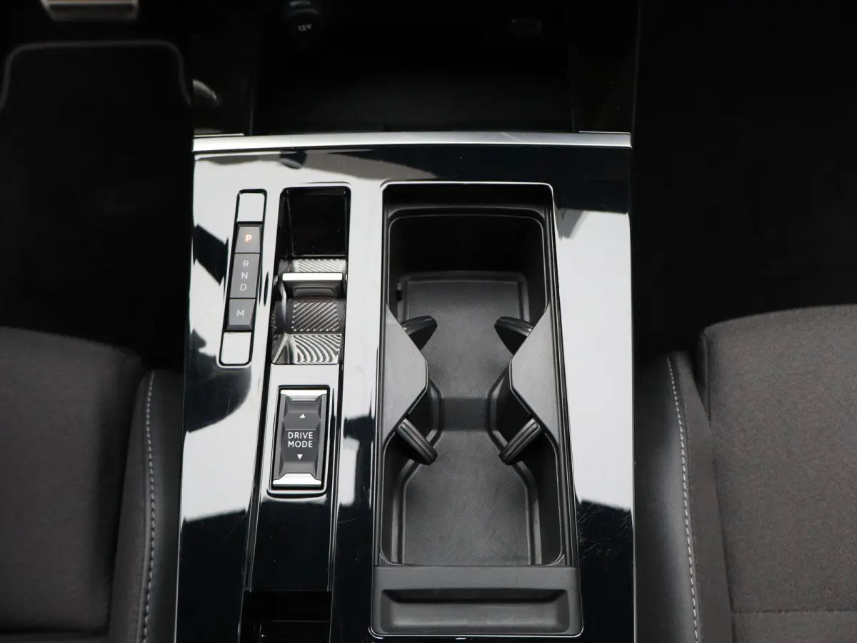 1.2 Turbo GS Trekhaak | All-seasons | Apple Carplay/Android Auto|telefoonintegratie premium | Cruise control adaptief met Stop&Go | Electronic climate controle