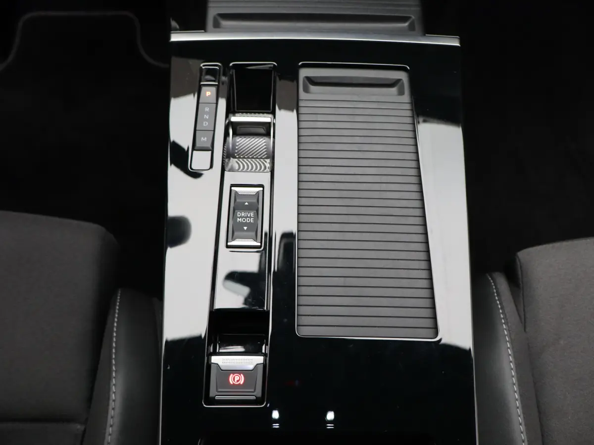 1.2 Turbo GS Trekhaak | All-seasons | Apple Carplay/Android Auto|telefoonintegratie premium | Cruise control adaptief met Stop&Go | Electronic climate controle
