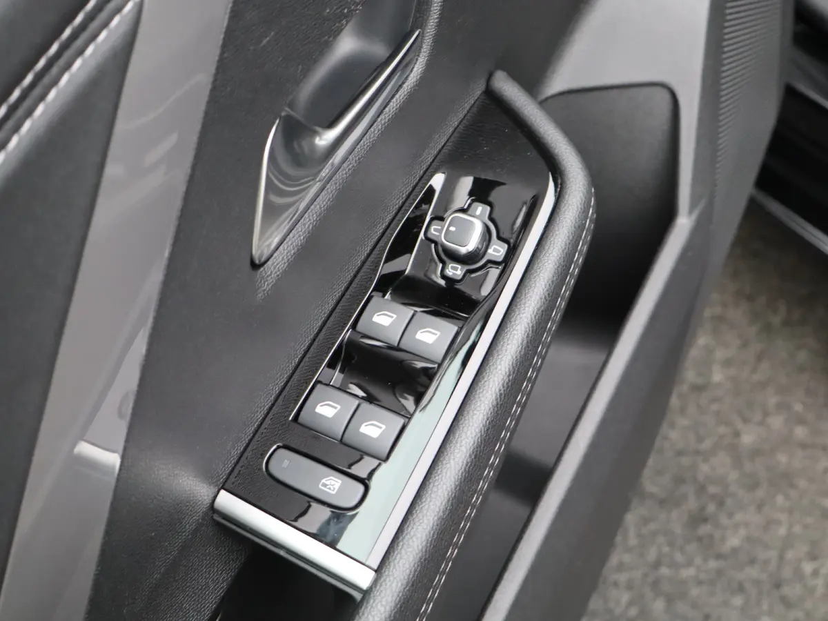 1.2 Turbo GS Trekhaak | All-seasons | Apple Carplay/Android Auto|telefoonintegratie premium | Cruise control adaptief met Stop&Go | Electronic climate controle