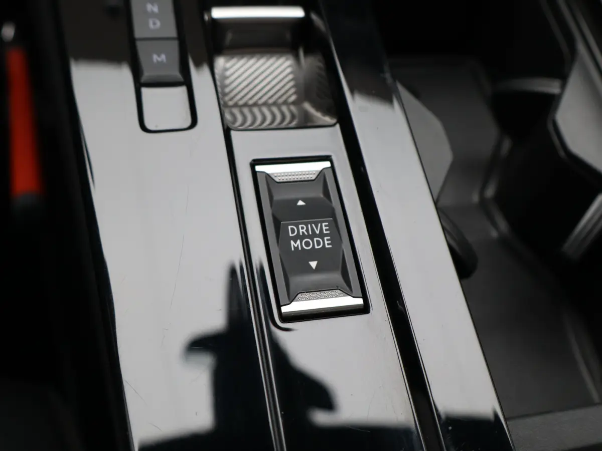 1.2 Turbo GS Trekhaak | All-seasons | Apple Carplay/Android Auto|telefoonintegratie premium | Cruise control adaptief met Stop&Go | Keyless entry