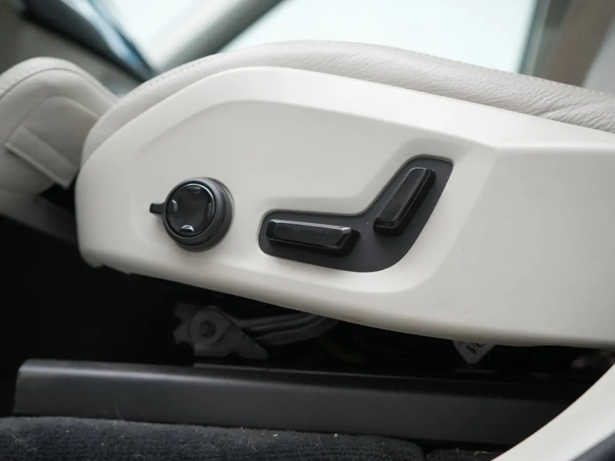 Recharge AWD Plus Dark Long Range 7 Persoons PHEV 456pk Dealer O.H | Trekhaak Af Fabriek | Panodak | Adaptive Cruise | 360 Camera | Harman / Kardon | Lederen Sportstoelen Memory & Verwarmd |