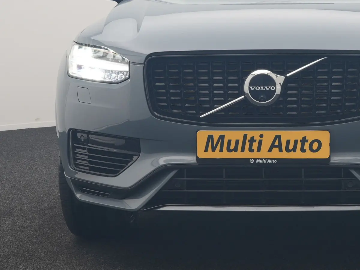 Recharge AWD Plus Dark Long Range 7 Persoons PHEV 456pk Dealer O.H | Trekhaak Af Fabriek | Panodak | Adaptive Cruise | 360 Camera | Harman / Kardon | Lederen Sportstoelen Memory & Verwarmd |