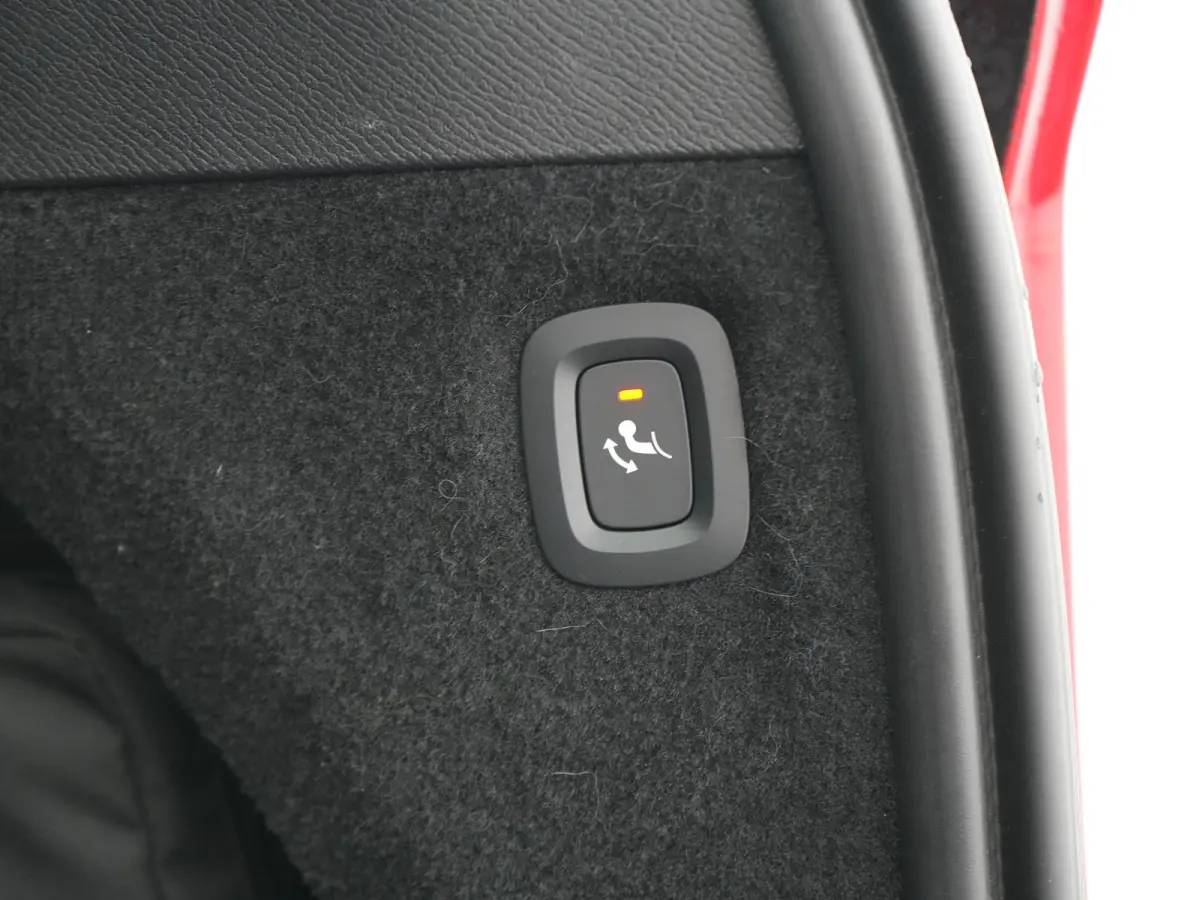 Recharge AWD Plus Dark Long Range 7 Persoons PHEV 456pk Dealer O.H | Trekhaak Af Fabriek | Panodak | Adaptive Cruise | 360 Camera | Harman / Kardon | Lederen Sportstoelen Memory & Verwarmd |