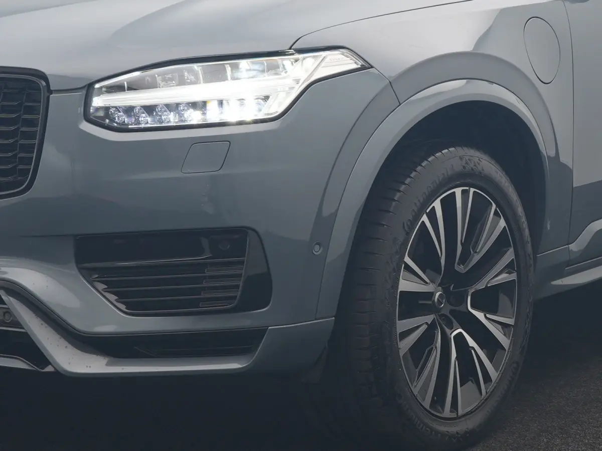 Recharge AWD Plus Dark Long Range 7 Persoons PHEV 456pk Dealer O.H | Trekhaak Af Fabriek | Panodak | Adaptive Cruise | 360 Camera | Harman / Kardon | Lederen Sportstoelen Memory & Verwarmd |