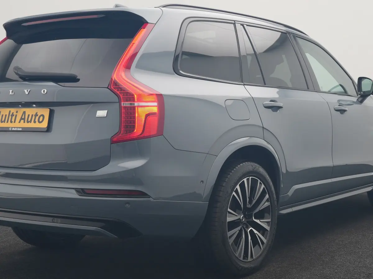 Recharge AWD Plus Dark Long Range 7 Persoons PHEV 456pk Dealer O.H | Trekhaak Af Fabriek | Panodak | Adaptive Cruise | 360 Camera | Harman / Kardon | Lederen Sportstoelen Memory & Verwarmd |