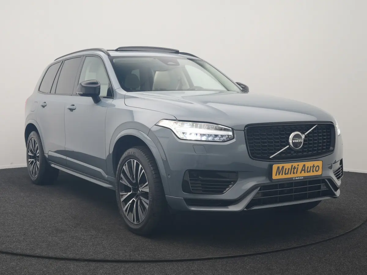 Recharge AWD Plus Dark Long Range 7 Persoons PHEV 456pk Dealer O.H | Trekhaak Af Fabriek | Panodak | Adaptive Cruise | 360 Camera | Harman / Kardon | Lederen Sportstoelen Memory & Verwarmd |
