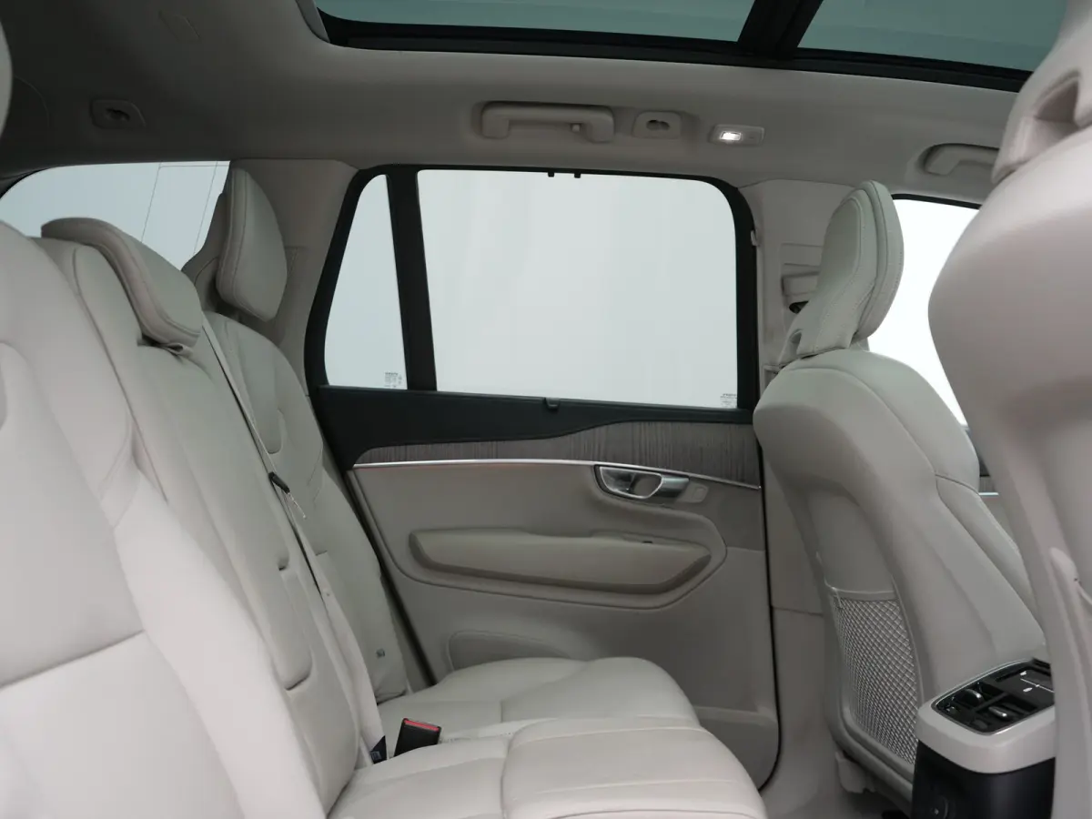 Recharge AWD Plus Dark Long Range 7 Persoons PHEV 456pk Dealer O.H | Trekhaak Af Fabriek | Panodak | Adaptive Cruise | 360 Camera | Harman / Kardon | Lederen Sportstoelen Memory & Verwarmd |