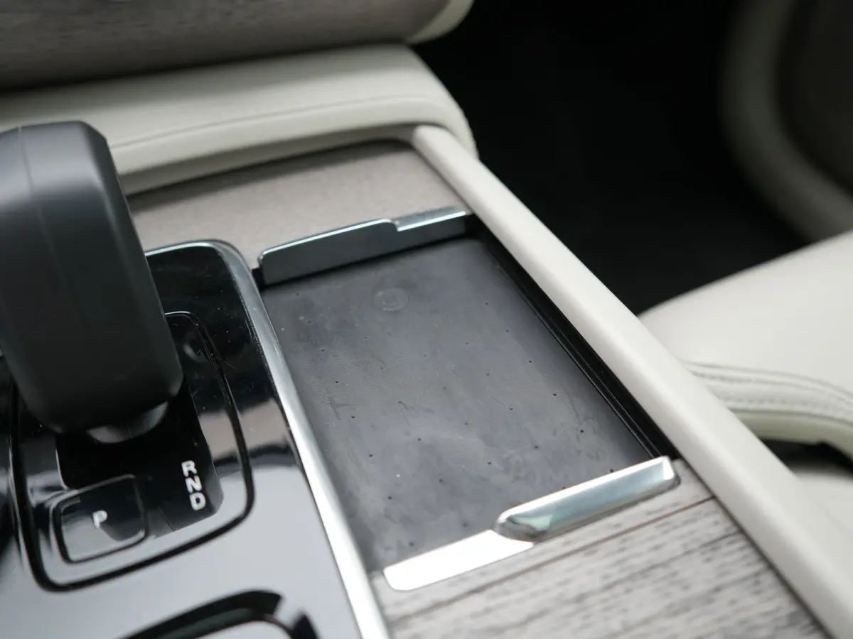 Recharge AWD Plus Dark Long Range 7 Persoons PHEV 456pk Dealer O.H | Trekhaak Af Fabriek | Panodak | Adaptive Cruise | 360 Camera | Harman / Kardon | Lederen Sportstoelen Memory & Verwarmd |