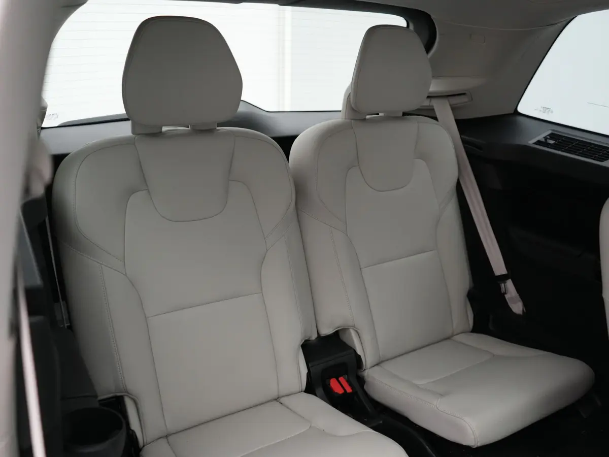 Recharge AWD Plus Dark Long Range 7 Persoons PHEV 456pk Dealer O.H | Trekhaak Af Fabriek | Panodak | Adaptive Cruise | 360 Camera | Harman / Kardon | Lederen Sportstoelen Memory & Verwarmd |