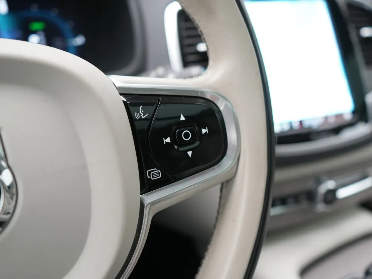 Recharge AWD Plus Dark Long Range 7 Persoons PHEV 456pk Dealer O.H | Trekhaak Af Fabriek | Panodak | Adaptive Cruise | 360 Camera | Harman / Kardon | Lederen Sportstoelen Memory & Verwarmd |