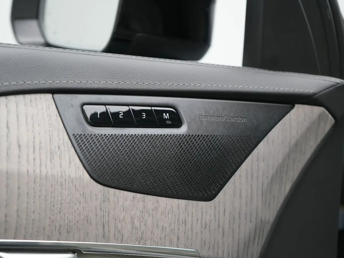 Recharge AWD Plus Dark Long Range 7 Persoons PHEV 456pk Dealer O.H | Trekhaak Af Fabriek | Panodak | Adaptive Cruise | 360 Camera | Harman / Kardon | Lederen Sportstoelen Memory & Verwarmd |