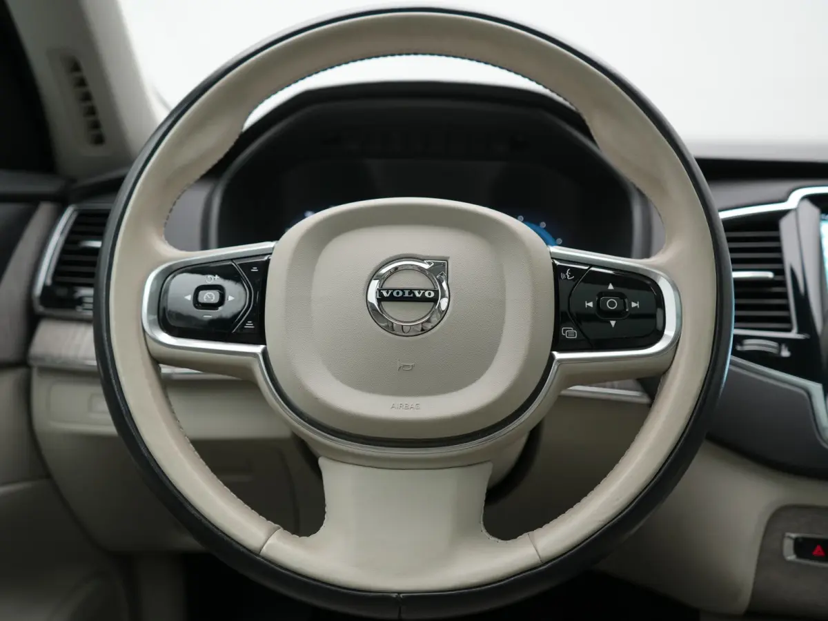 Recharge AWD Plus Dark Long Range 7 Persoons PHEV 456pk Dealer O.H | Trekhaak Af Fabriek | Panodak | Adaptive Cruise | 360 Camera | Harman / Kardon | Lederen Sportstoelen Memory & Verwarmd |