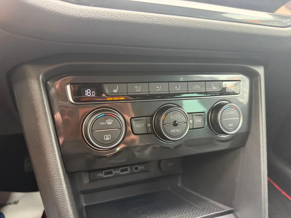 1.4 TSI R LINE BOVAG GARANTIE CARPLAY/PANO/NAVI