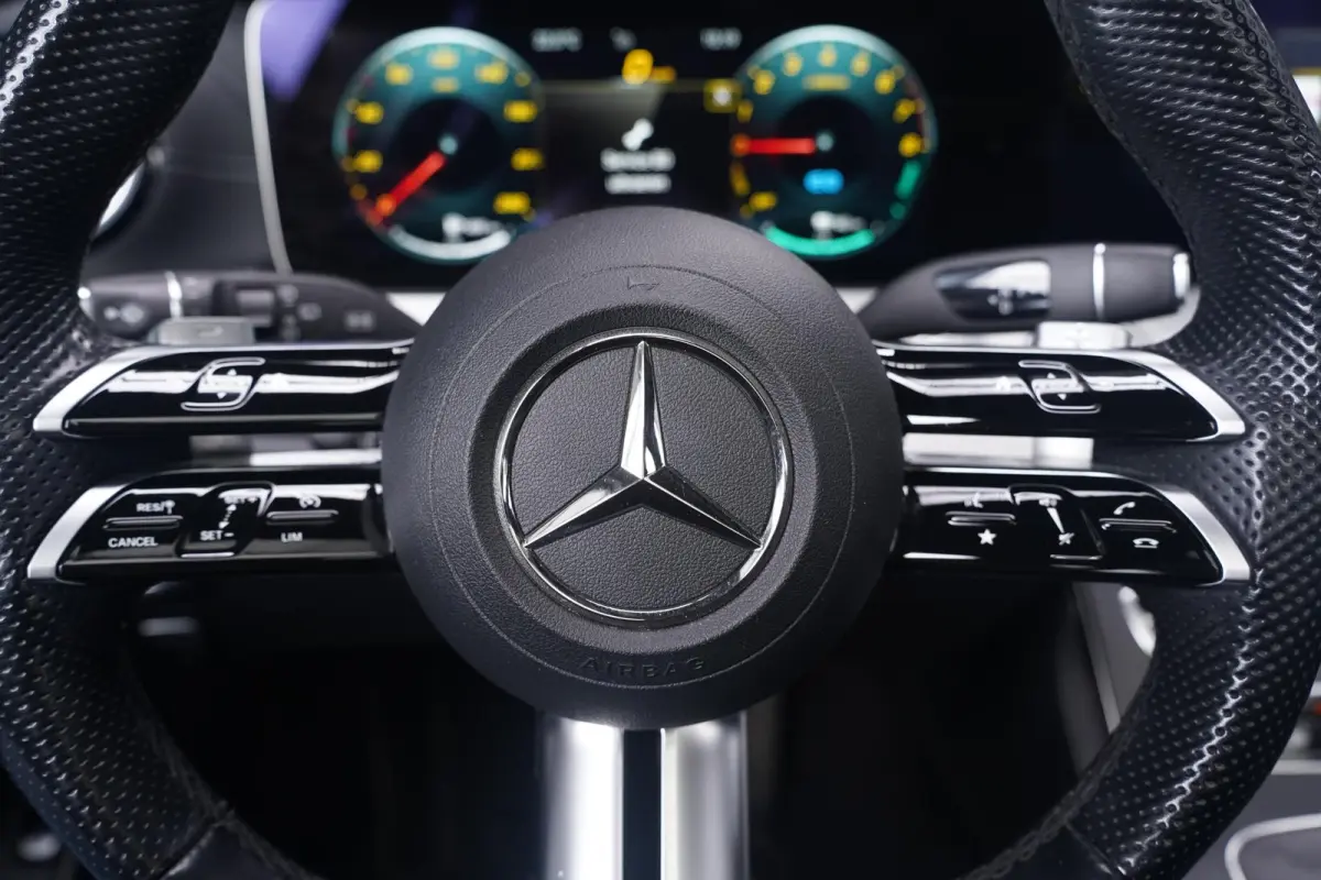 300 e AMG Line SOH 97% 1e Eig. NAP Panodak DAB-ontvangst sfeerverlichting Apple-carplay PDC v+a Private-glas Head-up Camera 360 Memory stoelen Burmester