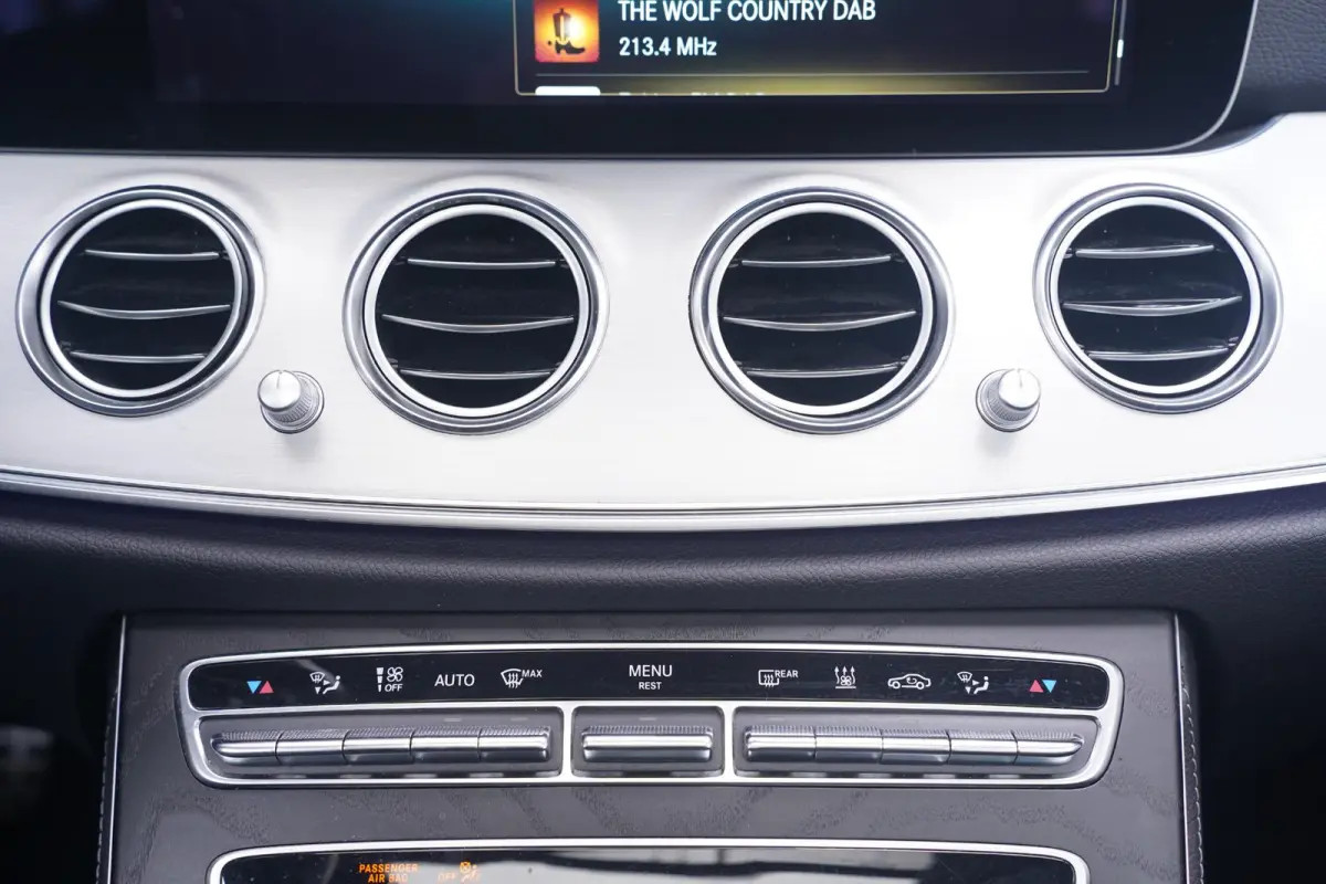 300 e AMG Line SOH 97% 1e Eig. NAP Panodak DAB-ontvangst sfeerverlichting Apple-carplay PDC v+a Private-glas Head-up Camera 360 Memory stoelen Burmester